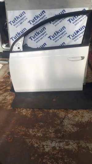 VW GOLF 6 2009-2013 BEYAZ RENK HATASIZ SOL ÖN KAPI