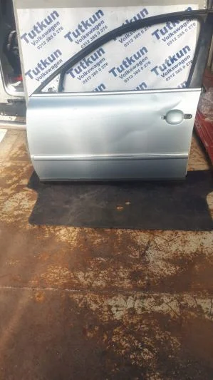 VW PASSAT 1997-2005 MODEL AÇIK MAVİ HATASIZ SOL ÖN KAPI