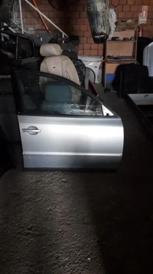VW PASSAT 1997-2005 MODEL HATASIZ GÜMÜŞ GRİ RENKTE SAĞ ÖN KAPI