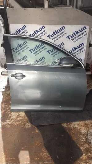 VW JETTA 2005-2011 MODEL GRİ RENKTE HATASIZ ORJİNAL SAĞ ÖN KAPI