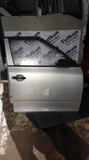 SKODA FABİA 2009-2012 MODEL HATASIZ ORJİNAL GÜMÜŞ GRİ RENKTE SAĞ ÖN KAPI