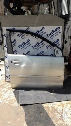 VW POLO 2002-2010 MODEL HATASIZ GÜMÜŞ GRİ RENKTE SAĞ ÖN KAPI