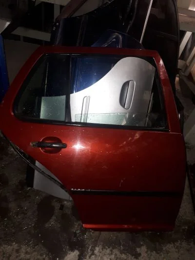 VW GOLF 4 1997-2004 MODEL BORDO RENKTE SAĞ ARKA KAPI