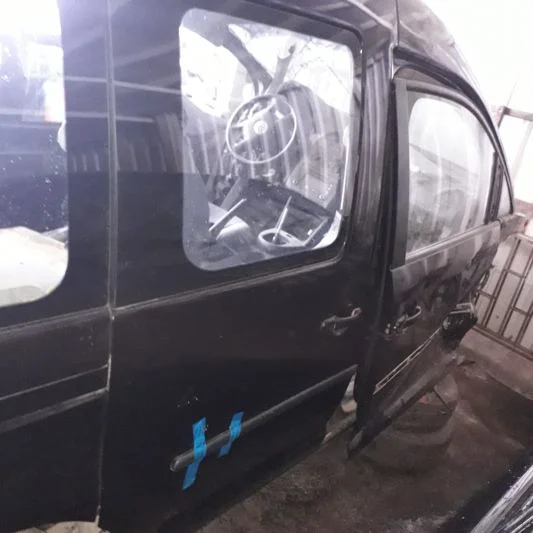 VW CADDY SAĞ ARKA KAPI SİYAH RENK