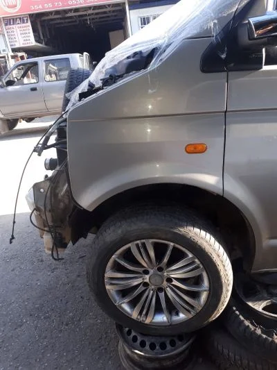 VW TRANSPORTER T5 2004-2010 BAL KÖPÜĞÜ RENK SOL ÖN ÇAMURLUK