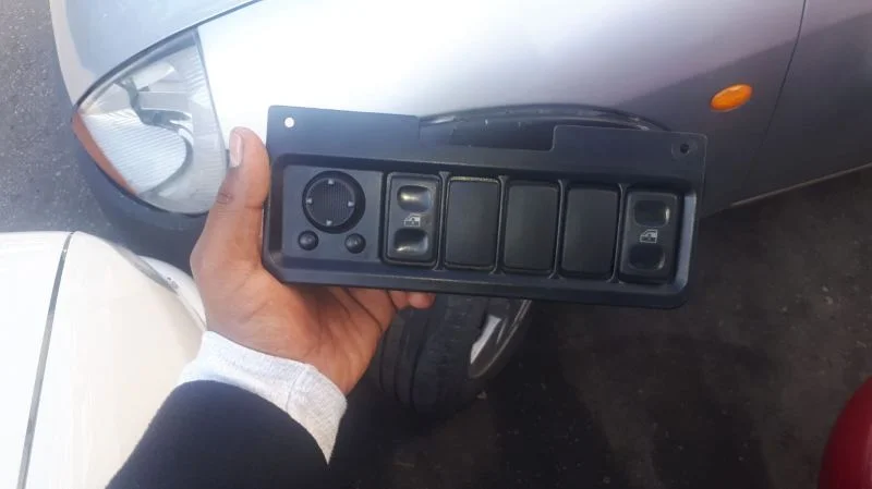 VW POLO KLASİK CAM DÜĞME ÇERÇEVESİ