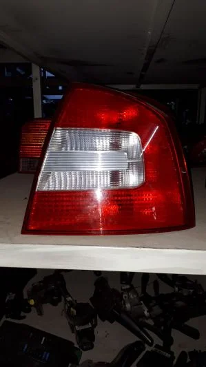 SKODA OCTAVİA 2009-2012 SAĞ ARKA STOP LAMBASI
