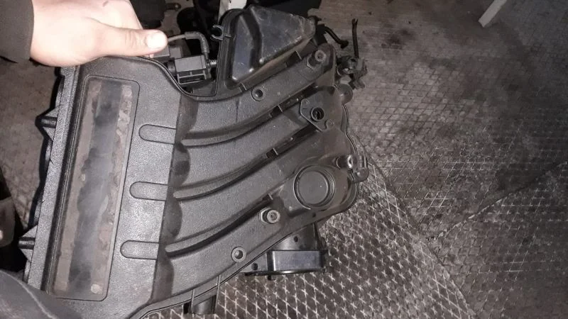 AUDİ A3 1.6 BENZİNLİ EMME MANİFOLDU