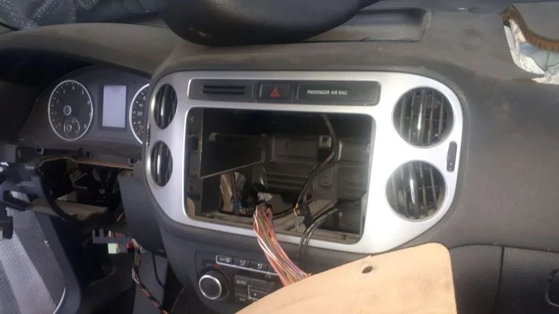 VW TİGUAN GÖĞÜS ÜFLEME IZGARASI