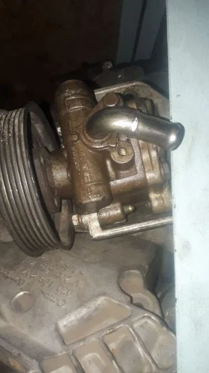 VW TRANSPORTER DİREKSİYON POMPASI