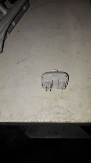 AUDİ A.4 GÜNEŞLİK TIRNAĞI