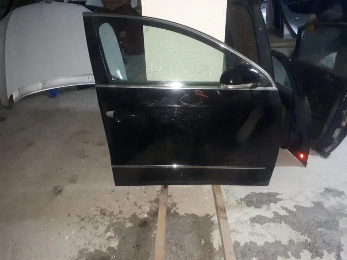 VW PASSAT B6 SİYAH SAĞ ÖN KAPI