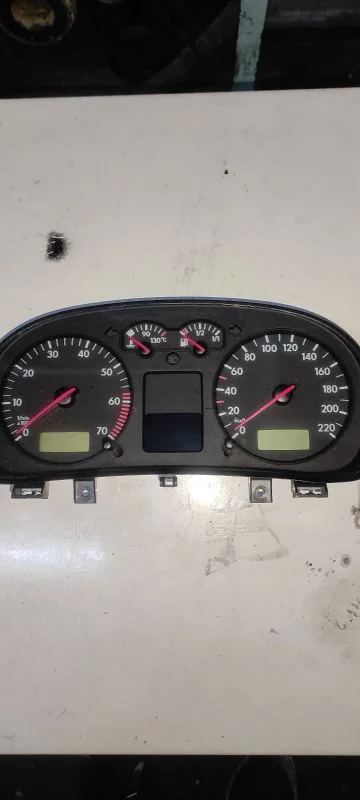 volkswagen bora 1.6 benzinli km saati